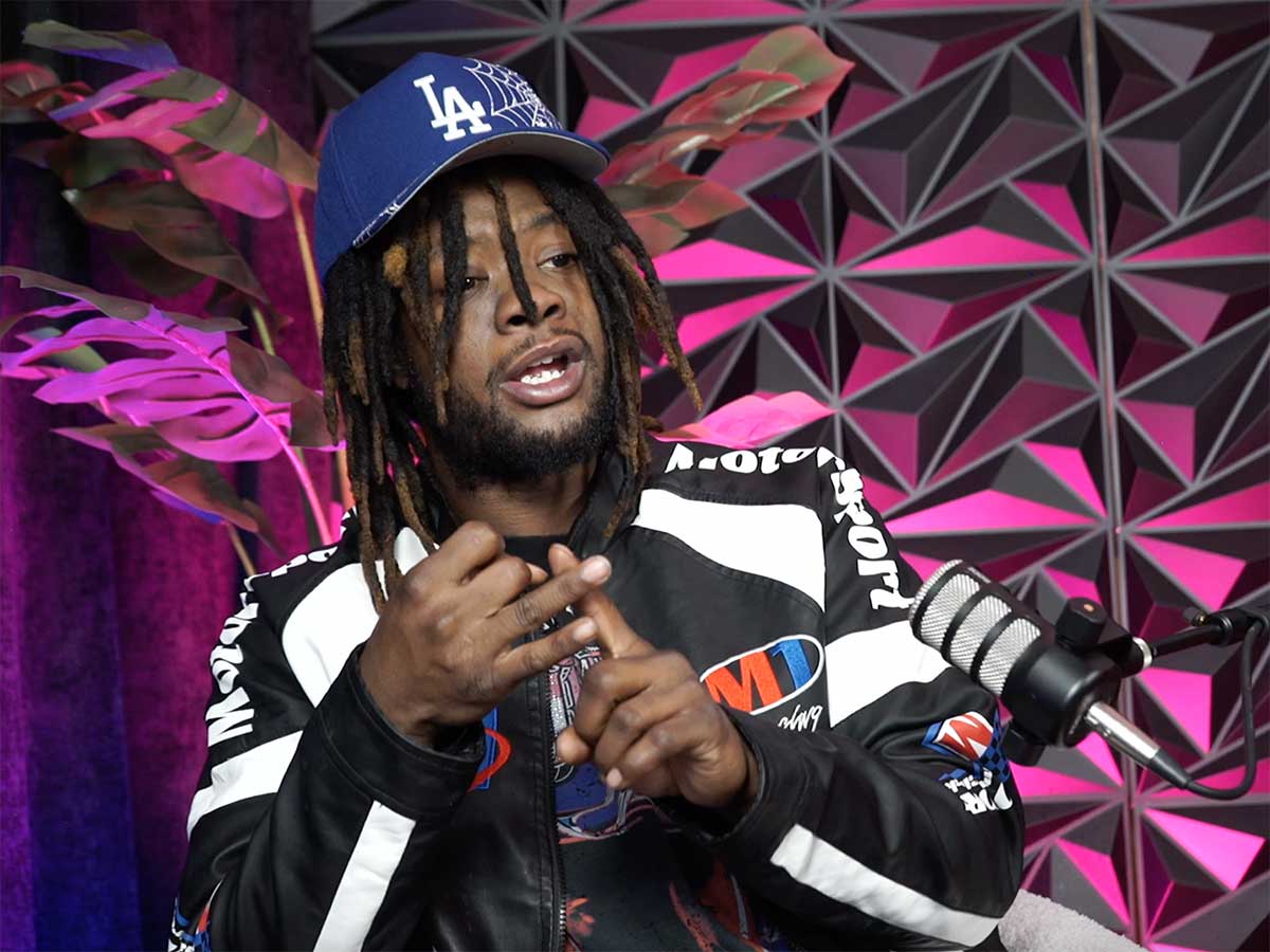 Devontae doing a session on our black tile set with pink lighting