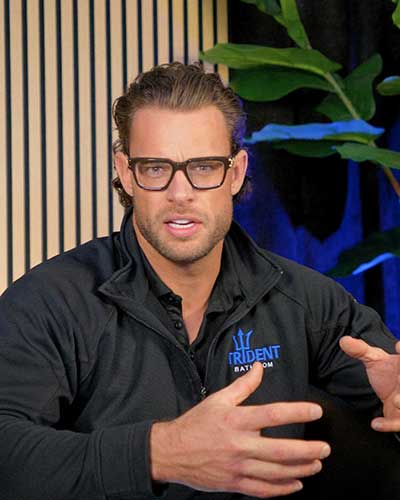 Euve doing a single person podcast.